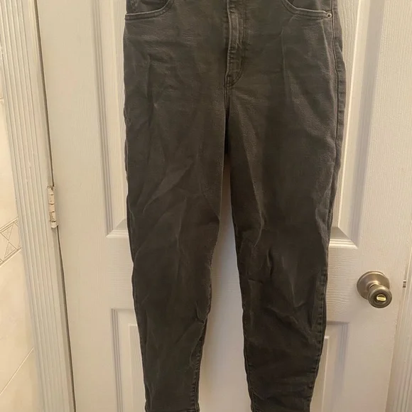 Levi’s Factory Faded Black Gray High Waisted Mom Jeans Women’s Size 29 - Picture 10 of 11